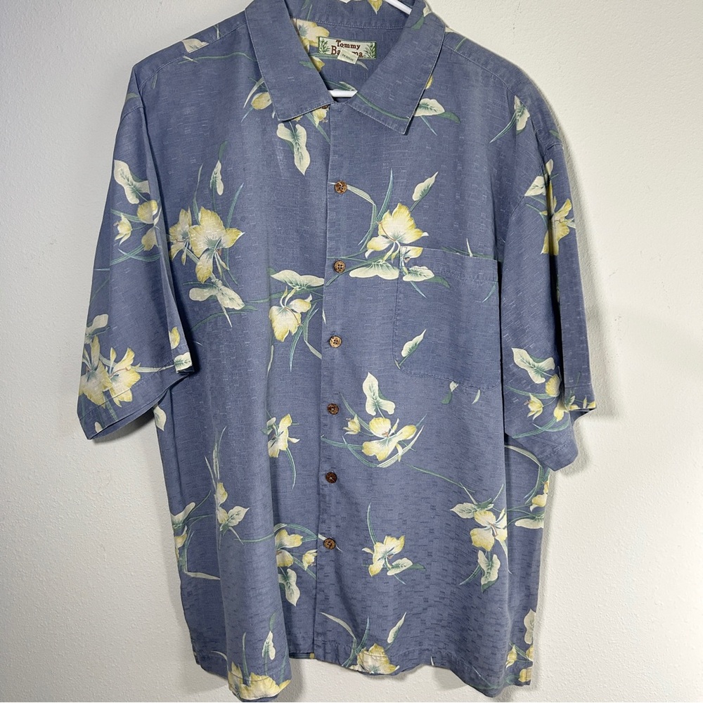Tommy Bahama Shirt Men's XL Blue Floral Silk Short Sleeve Loop Collar Hawaiian